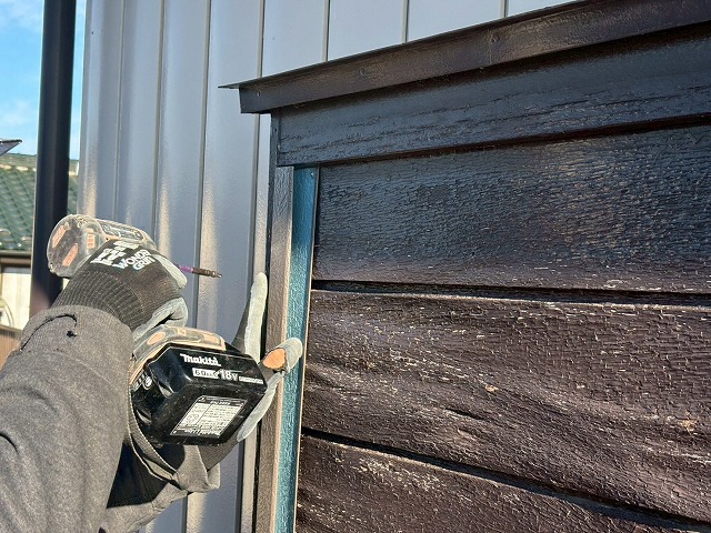 既存枠まわりの見切縁固定